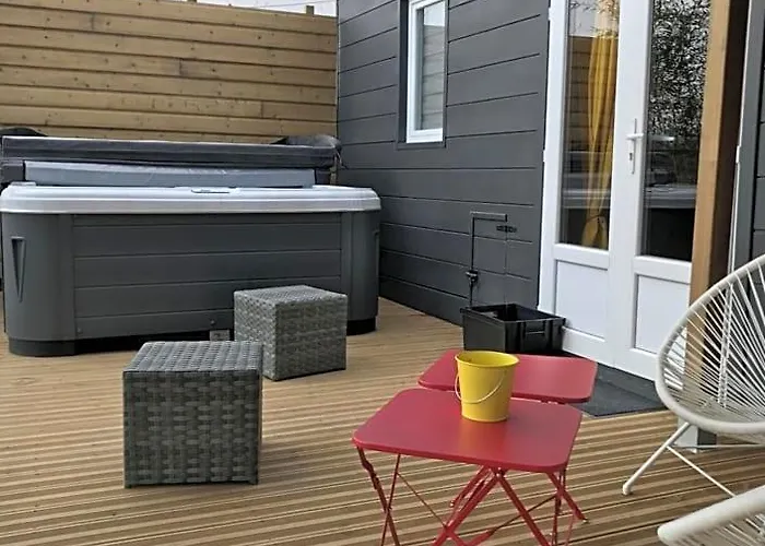 Les nuits insolites de la mothe - hébergement en bulle ou tiny house avec spa privatif