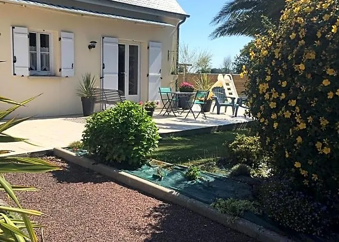 Côté jardin des Charmilles
