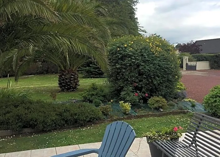 Côté jardin des Charmilles