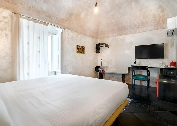 P43 Sicilian Suites