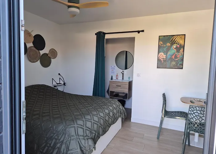 Chambre indépendante avec terrasse extérieure proche aéroport et Nantes centre