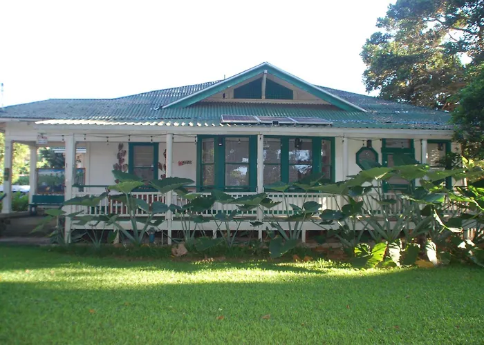 Hale Naalehu Llc Bed And Breakfast