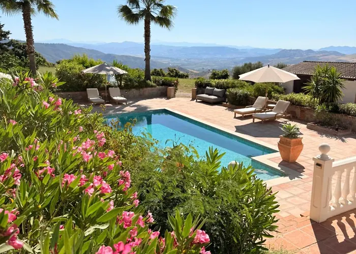 Cortijo la Pura Boutique B&B
