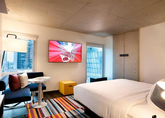Aloft By Marriott Chicago Mag Mile Hotel