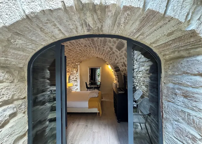 La Maison des Vendangeurs - TABLE D'HÔTES le soir du jeudi au lundi - Jacuzzi - Balnéo SPA - ACCES Piscine pour chambre Grafitti et chambre La Tour