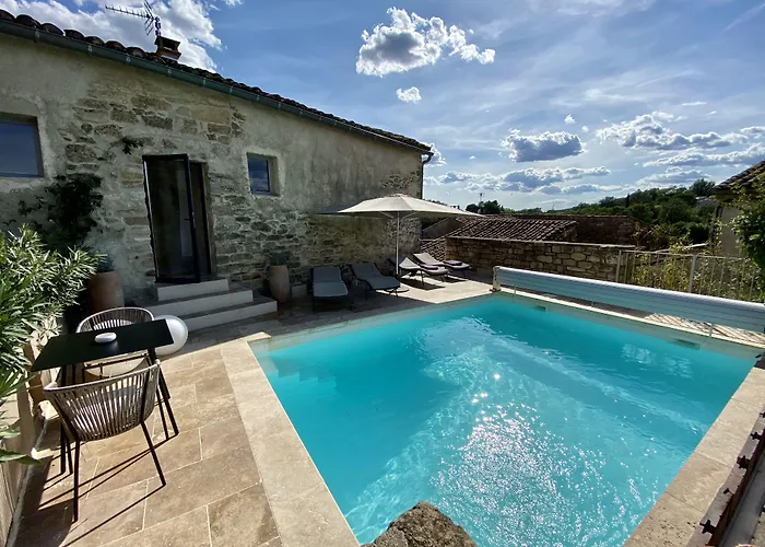 La Maison des Vendangeurs - TABLE D'HÔTES le soir du jeudi au lundi - Jacuzzi - Balnéo SPA - ACCES Piscine pour chambre Grafitti et chambre La Tour