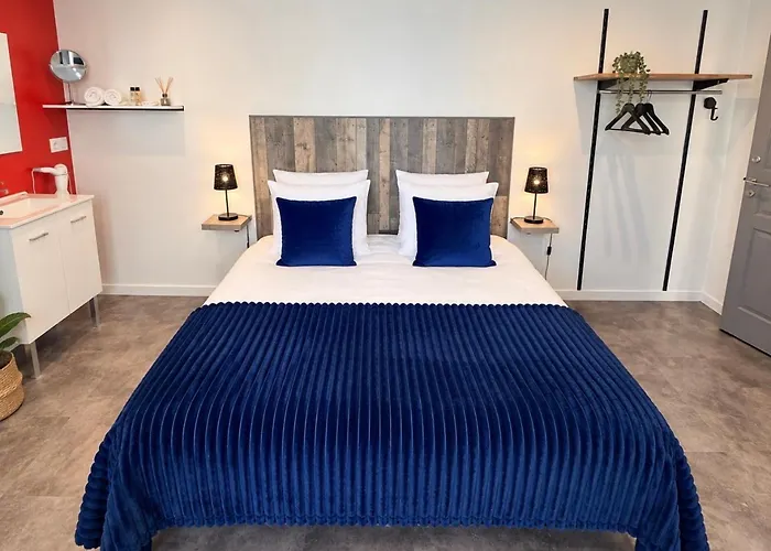 Aux Charmes - Suites de charme avec plaisir petit déjeuner en chambre, Côte d Opale