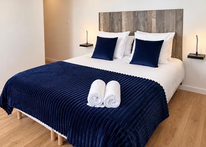 Aux Charmes - Suites de charme avec plaisir petit déjeuner en chambre, Côte d Opale