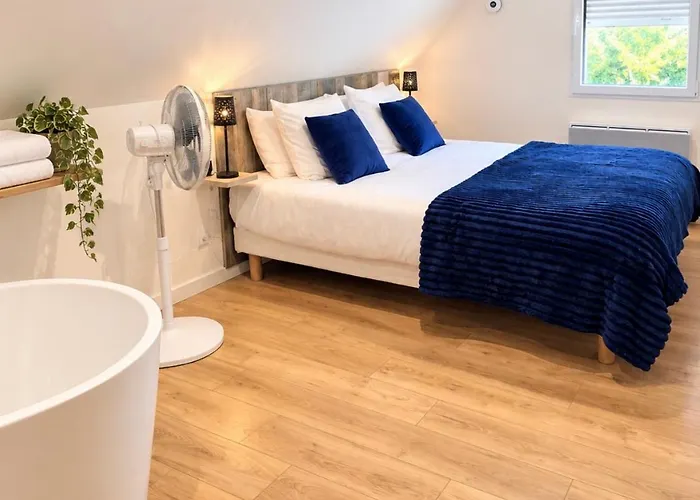 Aux Charmes - Suites de charme avec plaisir petit déjeuner en chambre, Côte d Opale