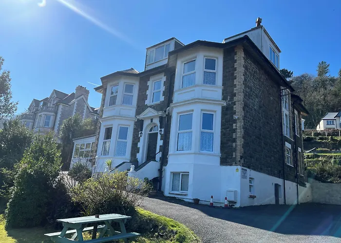 Cairn House - Bed & Breakfast