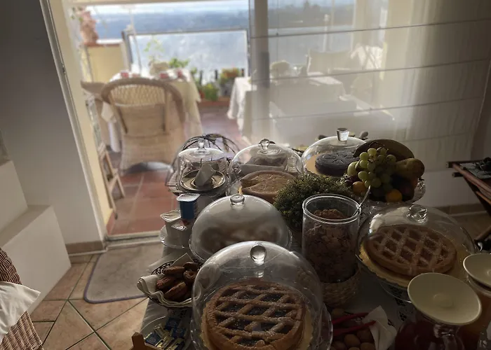 Casa tipica siciliana patronale home BedandBreakfast TreMetriSoprailCielo Camere con vista, colazione interna in terrazzo panoramico