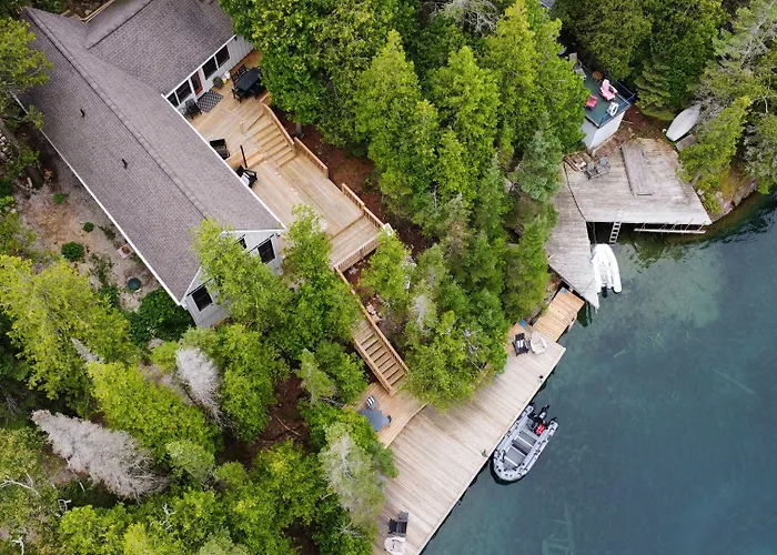 Dock 124 - Adults Only, Waterfront B&B