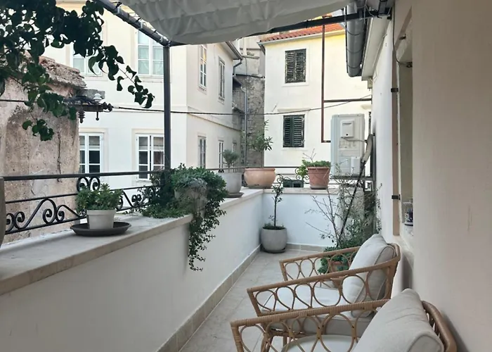 Swan City Apartment & Room