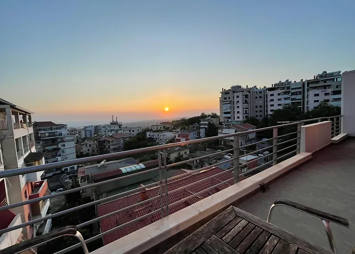 Private Rooms 2 - City & Mountain Views & Free Parking & Wifi