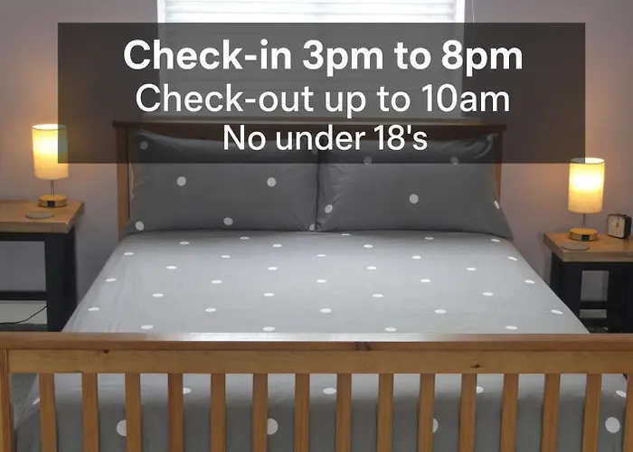 Double B&B Room In Southwater With Private Bathroom And Parking