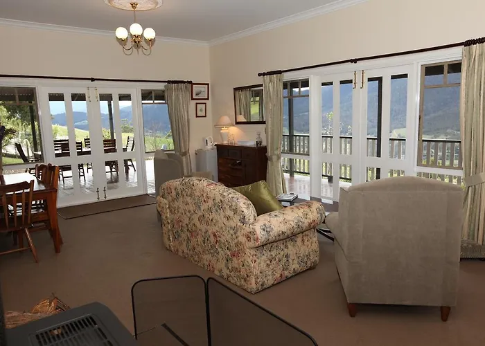 House On The Hill Bed And Breakfast