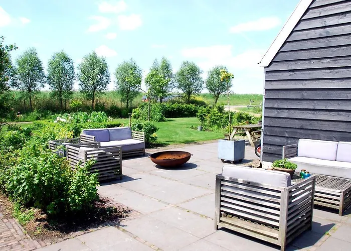 Bed In Waterland