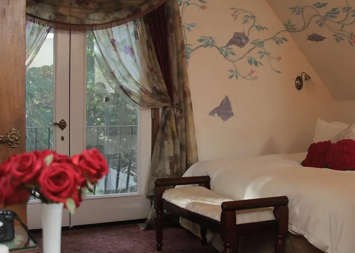 Avalon Luxury Bed & Breakfast Lodge
