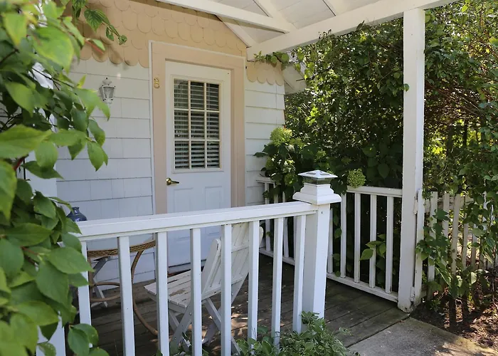 Martha'S Vineyard B & B