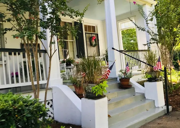Magnolia Cottage Bed And Breakfast