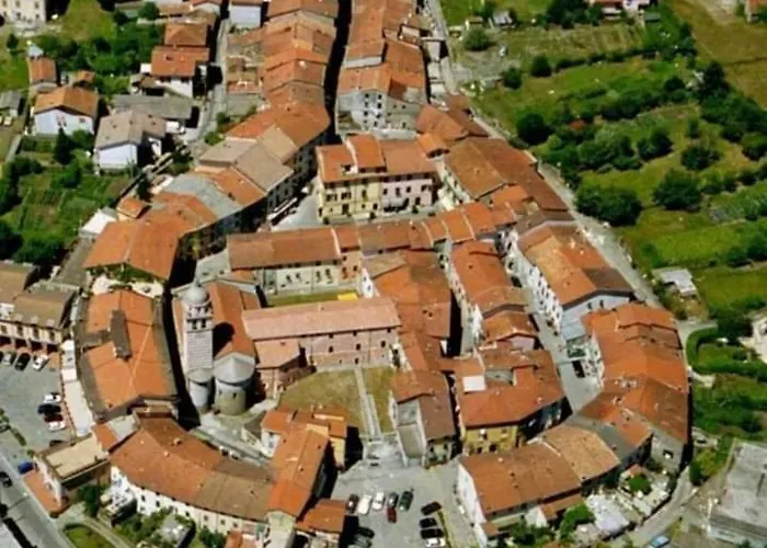 La Luna nel Borgo