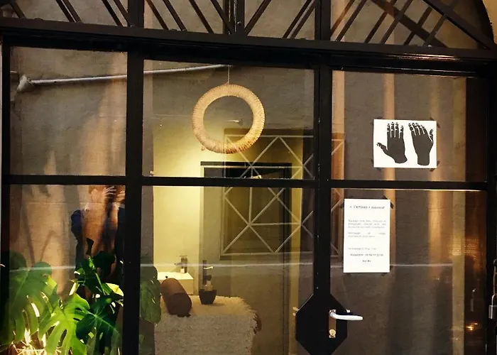 "Chambre D'Autres", Massages